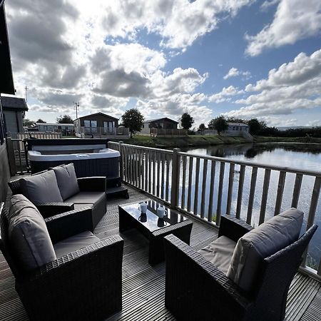 Diddly Squat Lodge With Hot Tub, Pendle View Holiday Park Clitheroe Zewnętrze zdjęcie