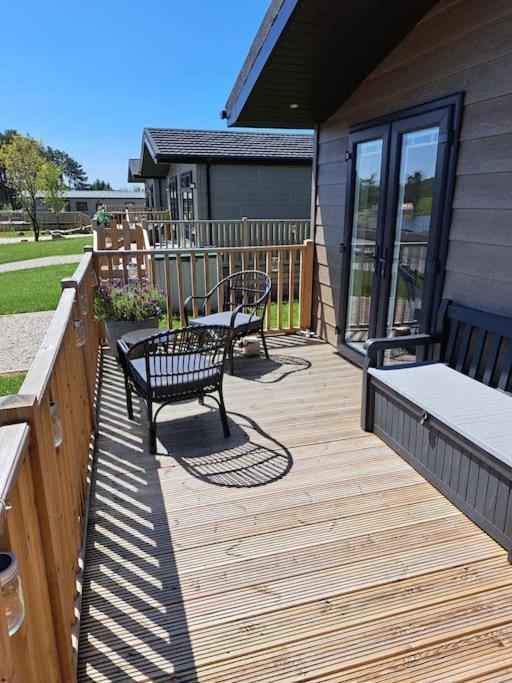 Diddly Squat Lodge With Hot Tub, Pendle View Holiday Park Clitheroe Zewnętrze zdjęcie