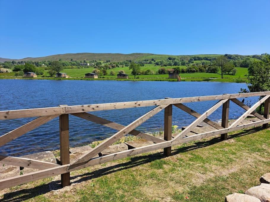 Diddly Squat Lodge With Hot Tub, Pendle View Holiday Park Clitheroe Zewnętrze zdjęcie