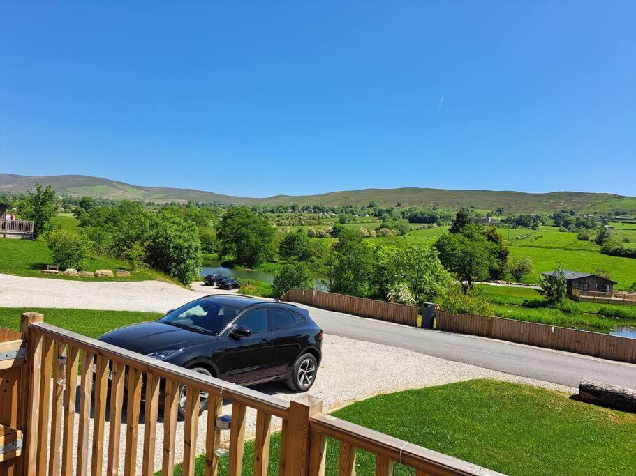 Diddly Squat Lodge With Hot Tub, Pendle View Holiday Park Clitheroe Zewnętrze zdjęcie