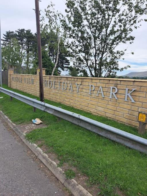 Diddly Squat Lodge With Hot Tub, Pendle View Holiday Park Clitheroe Zewnętrze zdjęcie